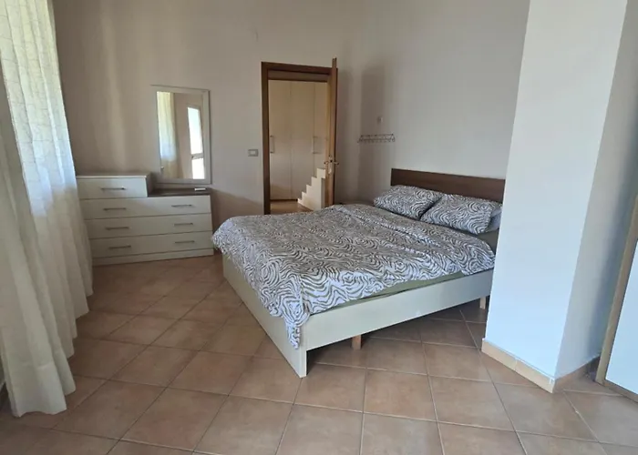 Appartement Tona 01 *