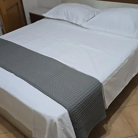 Tona 01 * تيرانا