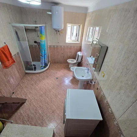 Tona 01 * تيرانا