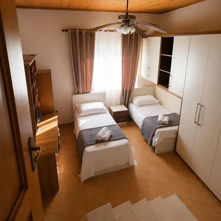 Apartament Tona 01
