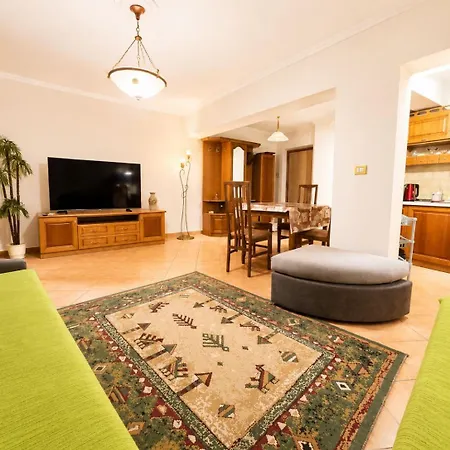 Apartament Tona 01
