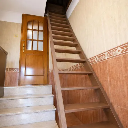 Apartament Tona 01 *
